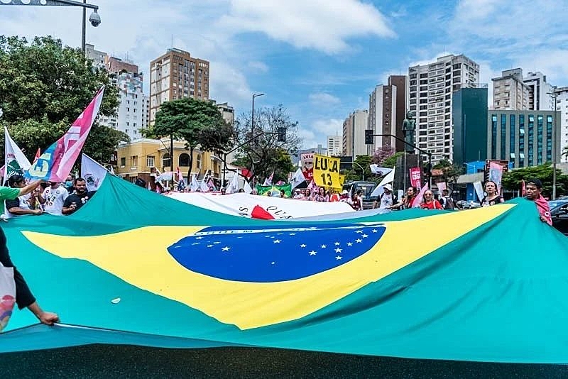 Leia mais sobre o artigo Coluna Brasil de Fato MG: Como ficar bem neste Brasil?